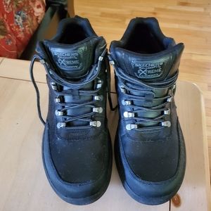 Sz 9.5 Men's Skechers relaxed fit boots. Black